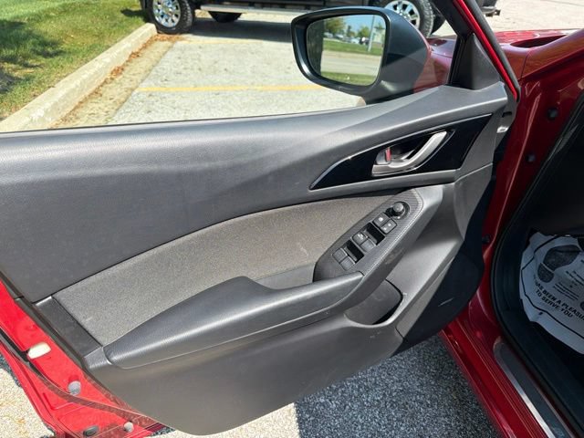 Used 2016 MAZDA MAZDA3 i Touring w/ Popular Equipment Package FWD image 21