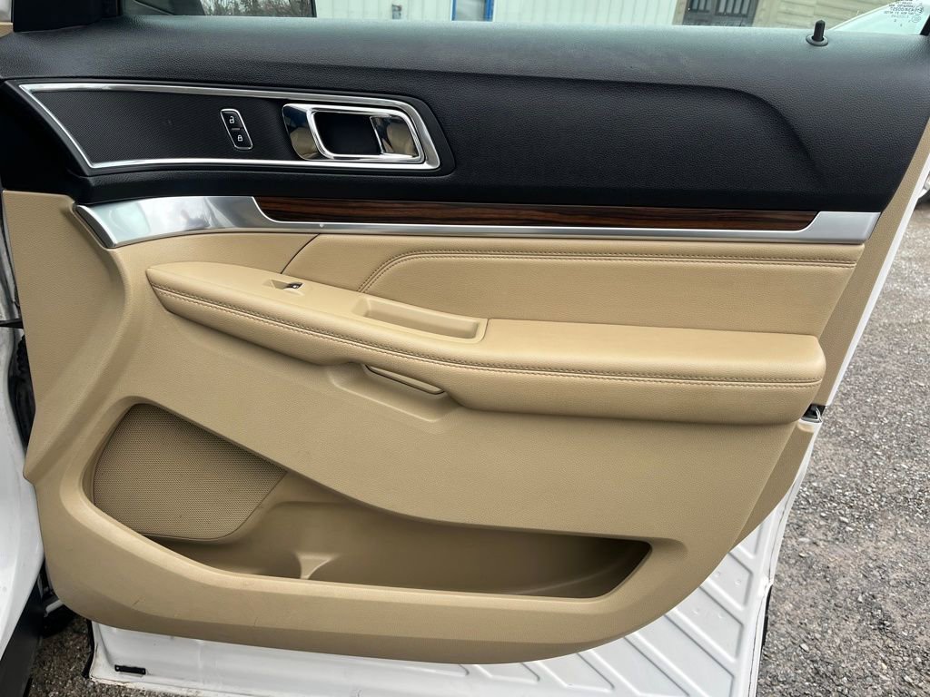 Used 2017 Ford Explorer Limited image 27