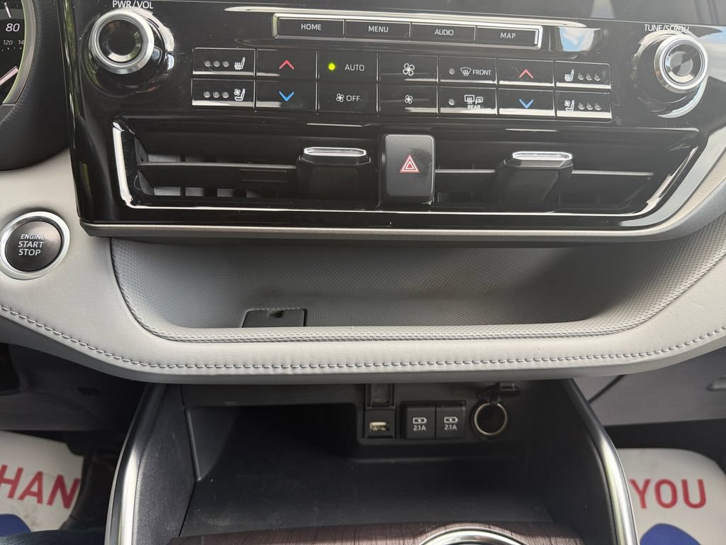 Used 2021 Toyota Highlander Limited AWD/4WD image 19