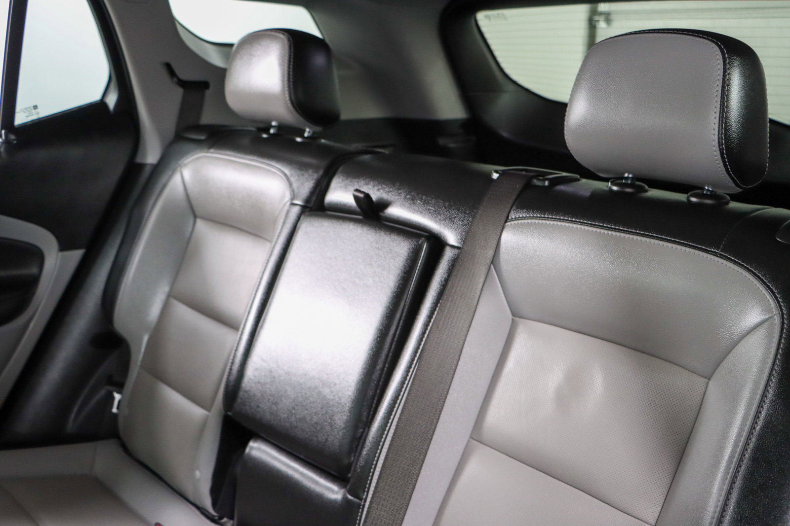 Used 2023 GMC Terrain SLT image 24