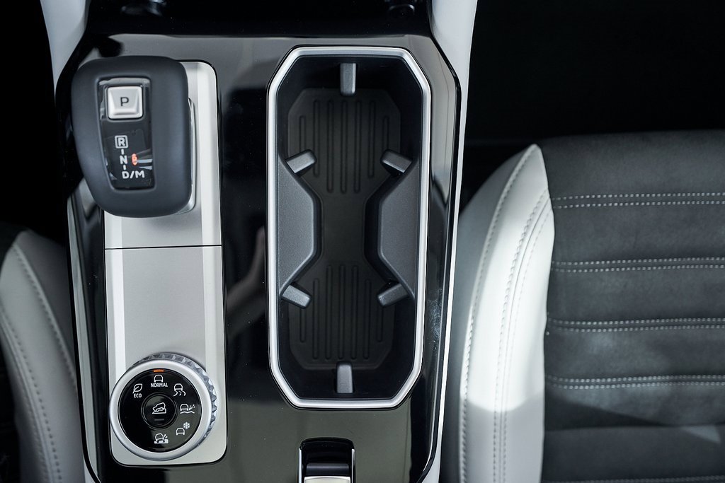 New 2025 Mitsubishi Outlander SE image 45