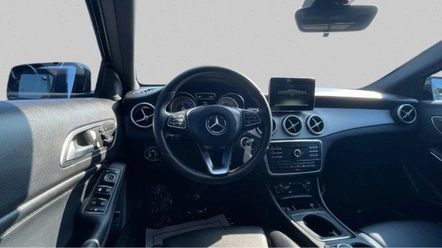 Used 2017 Mercedes-Benz GLA 250 image 10