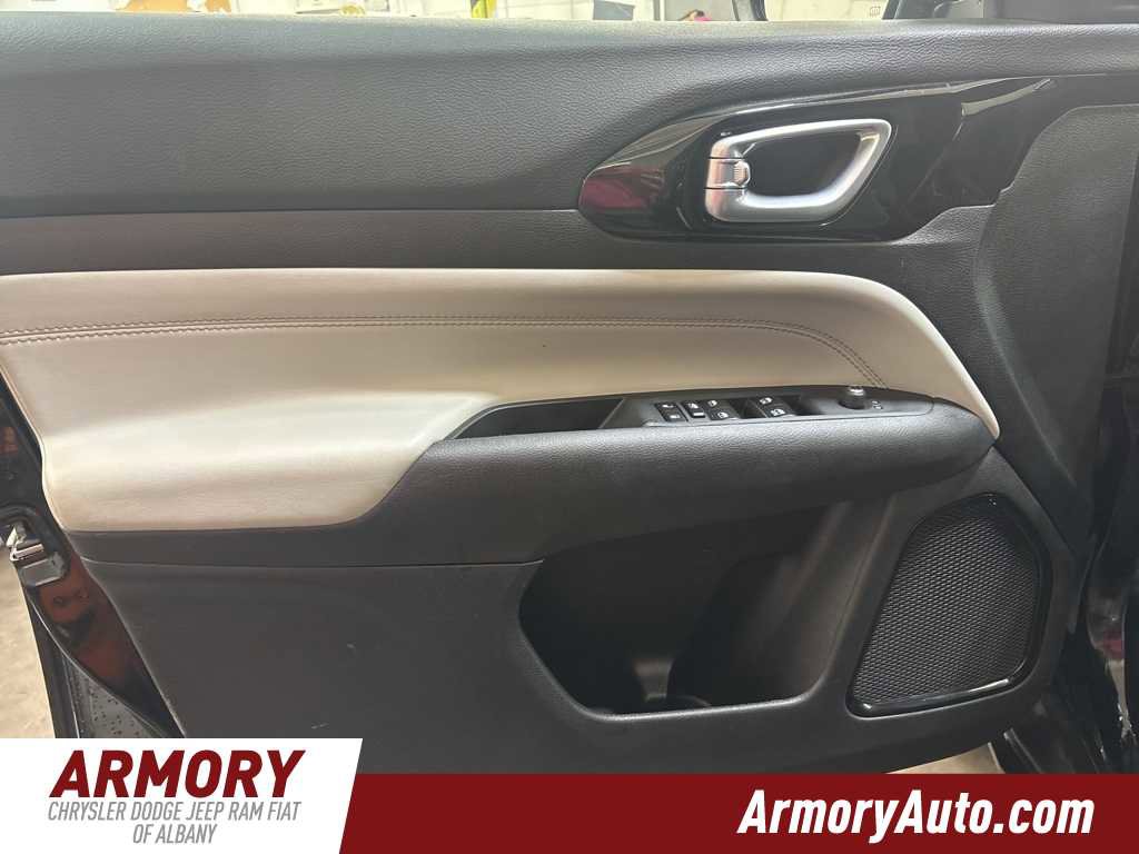 Used 2025 Jeep Compass Limited image 7