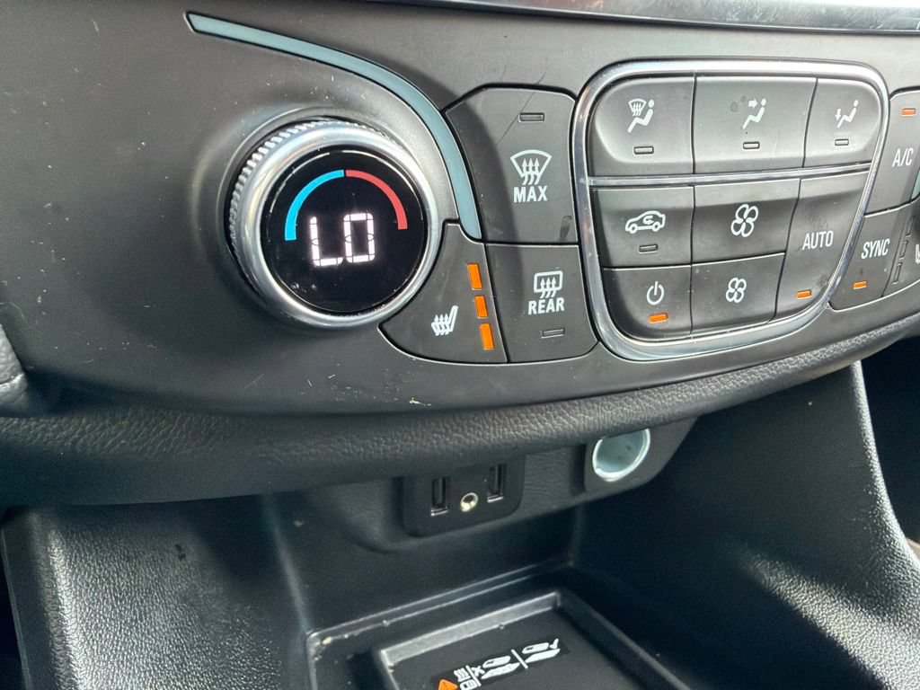 Used 2023 Chevrolet Traverse LT FWD image 80
