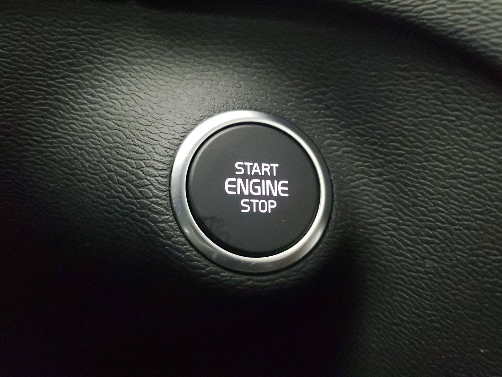Certified 2026 Volvo XC40 B5 Core AWD/4WD image 33