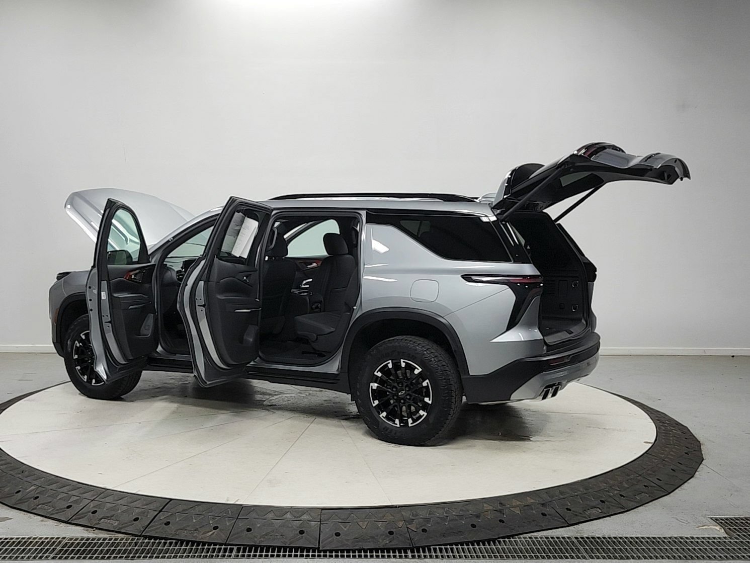 Used 2025 Chevrolet Traverse Z71 AWD/4WD image 13