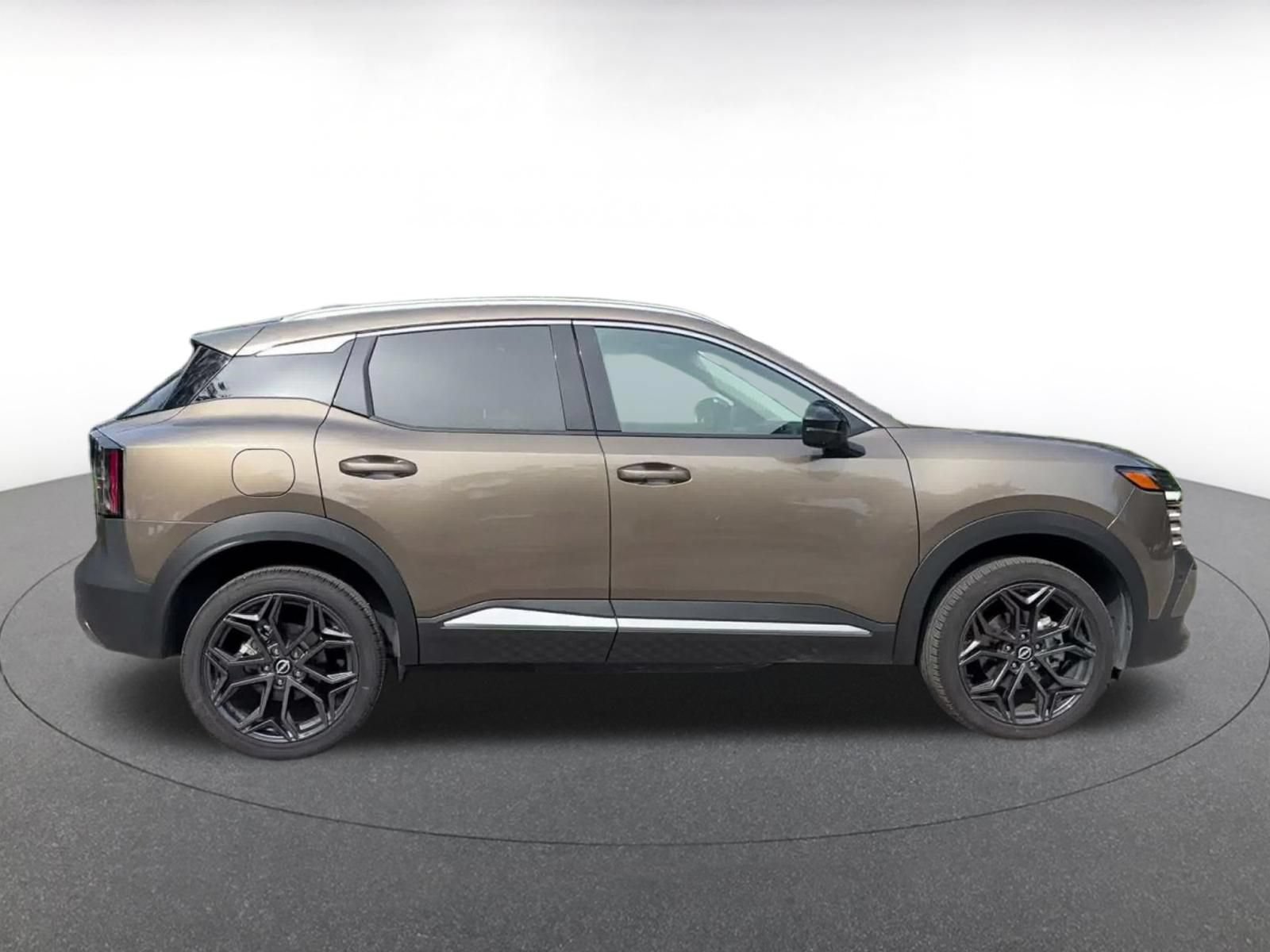 Used 2026 Nissan Kicks SR FWD image 15