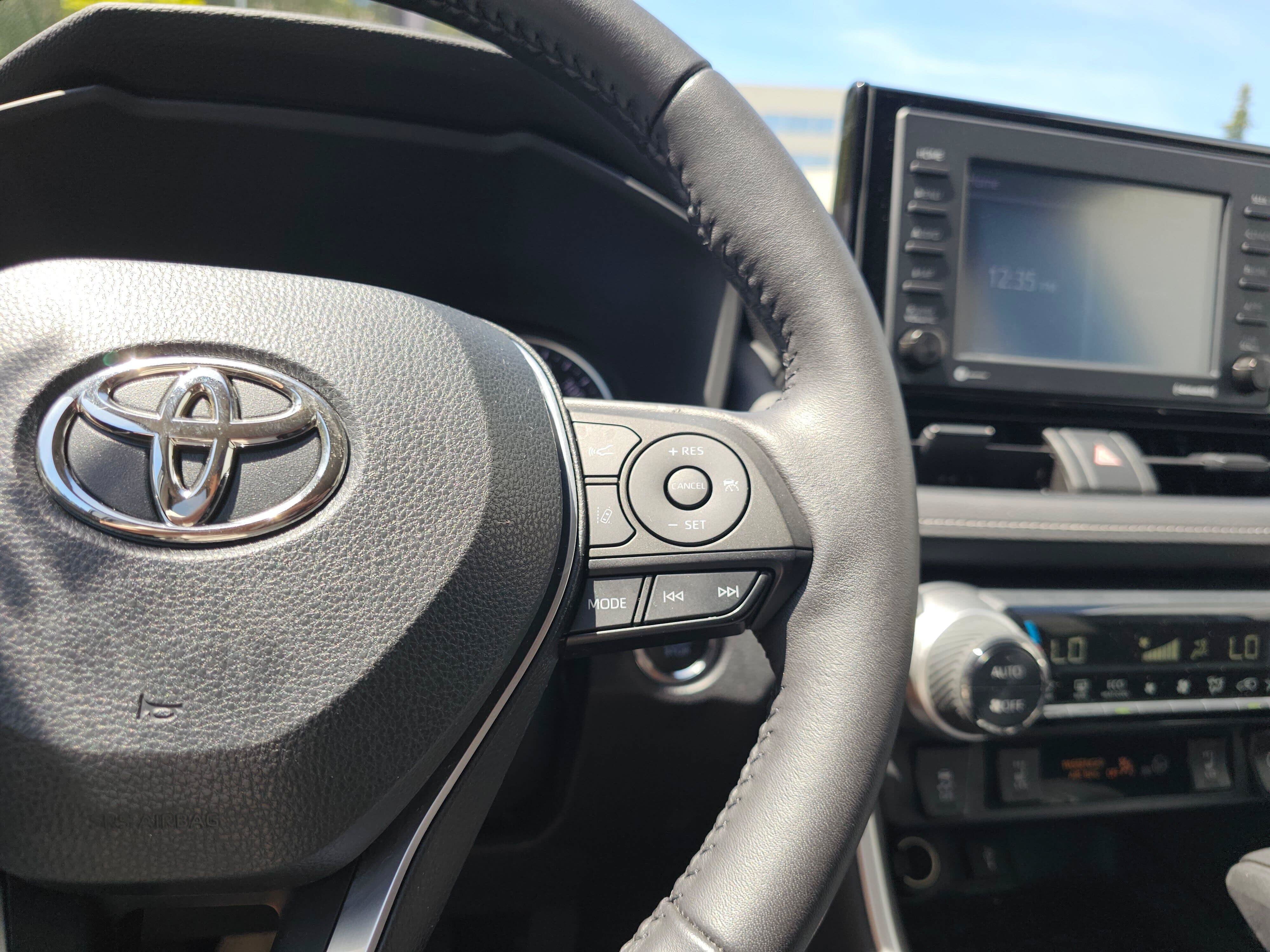 Used 2022 Toyota RAV4 XLE w/ XLE Grade Weather Package AWD/4WD image 32