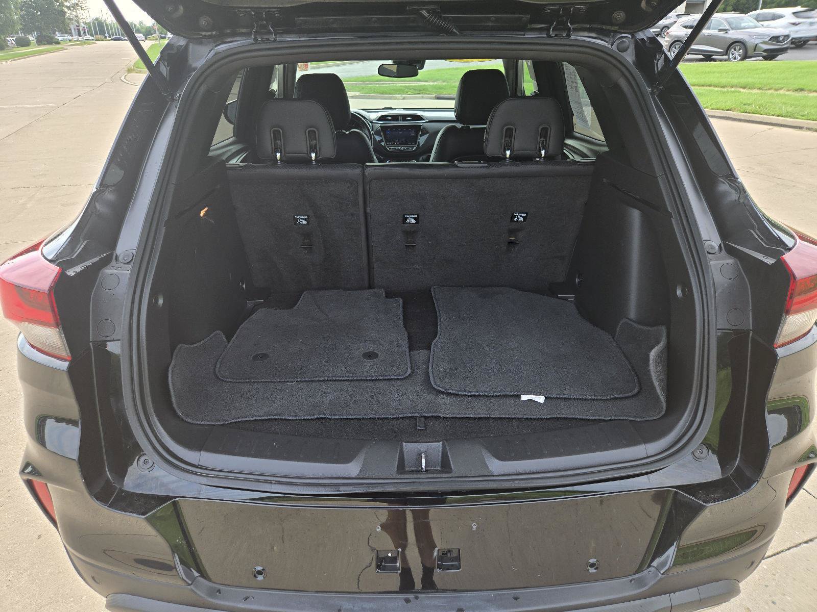 Used 2021 Chevrolet TrailBlazer RS w/ Convenience Package FWD image 9