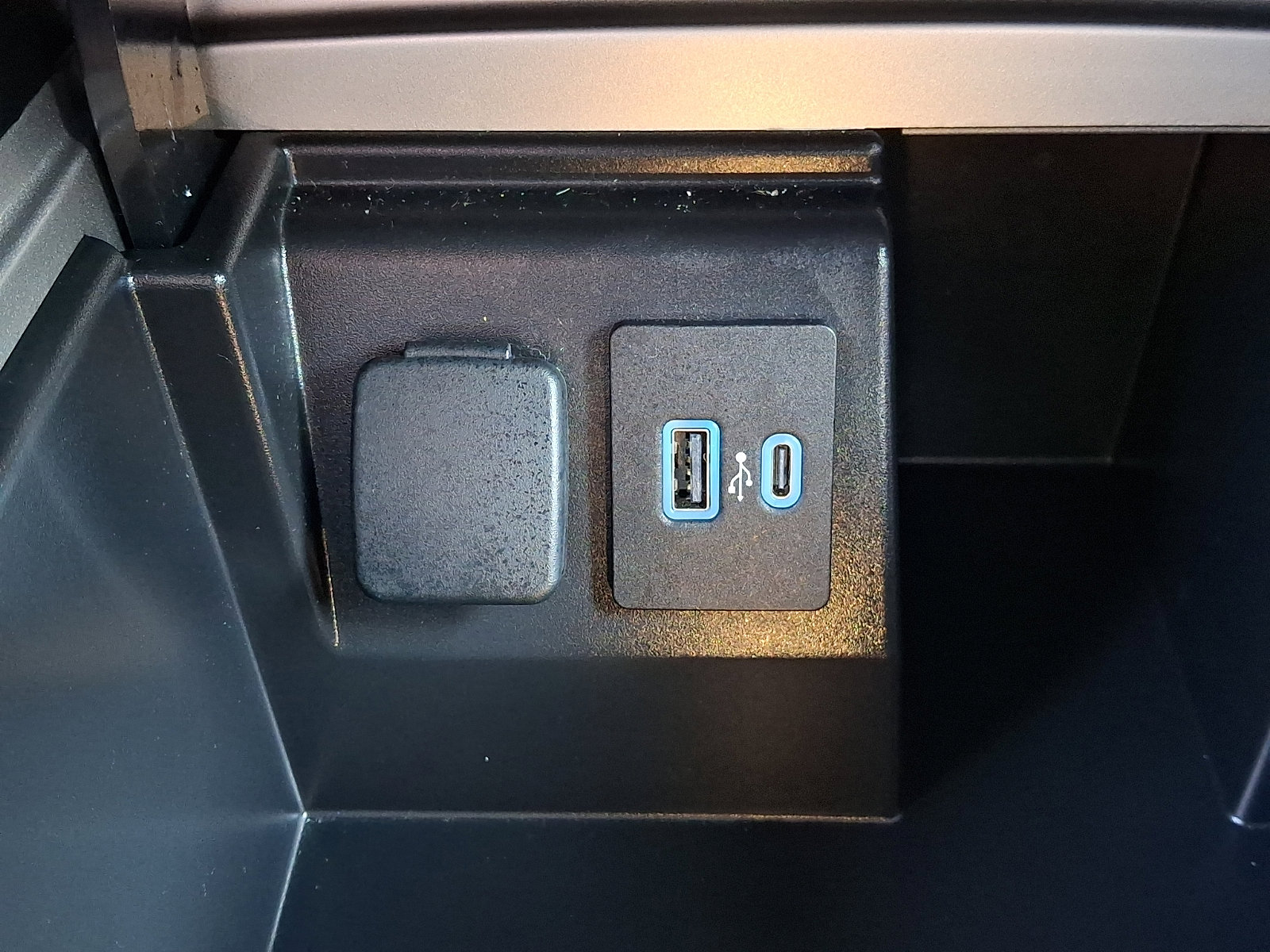 Used 2023 Ford Explorer Platinum w/ Technology Package image 23