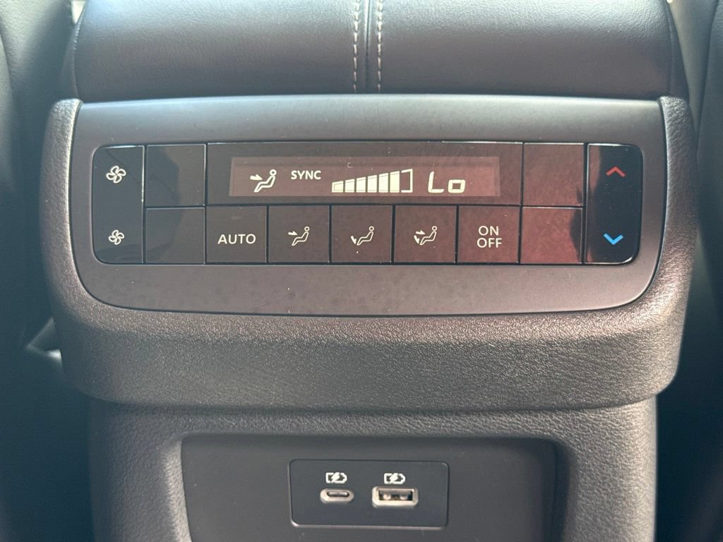 Used 2025 Nissan Pathfinder SL w/ Black Appearance Package FWD image 34