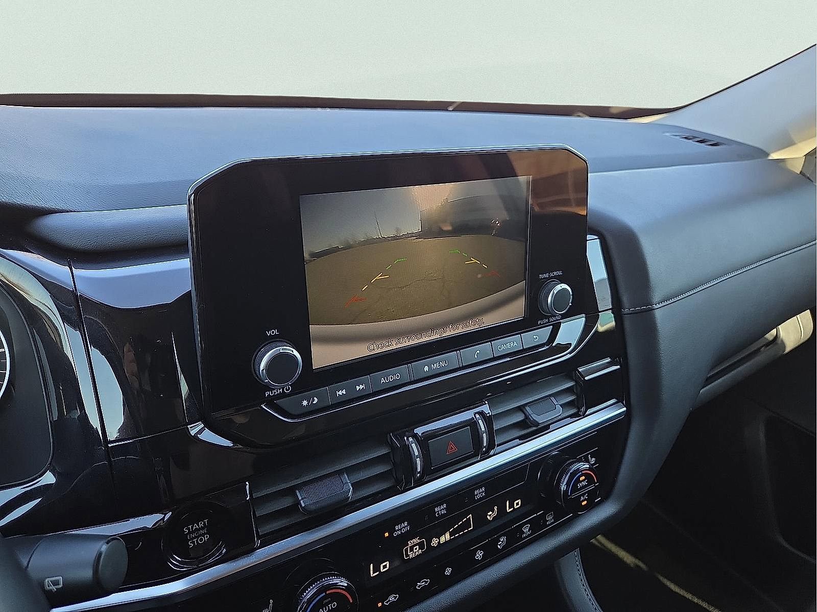 Used 2025 Nissan Pathfinder SV image 16