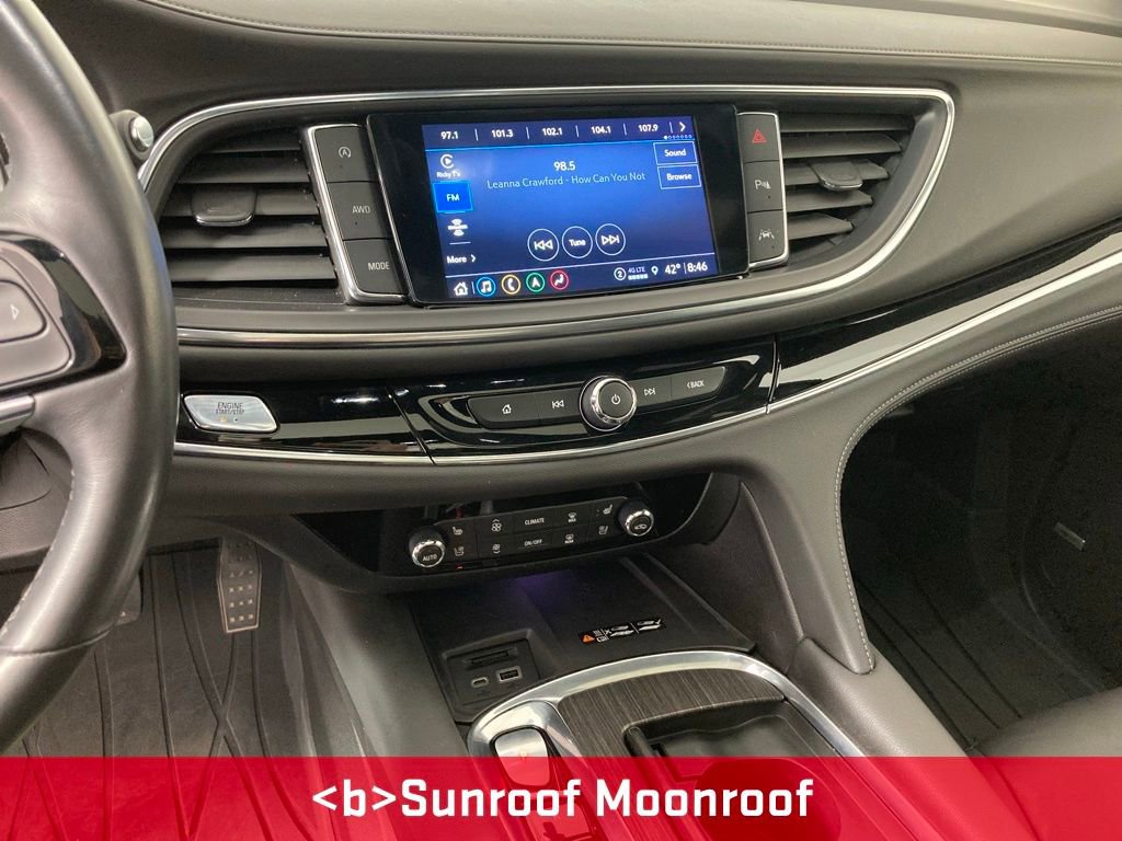 Used 2024 Buick Enclave Avenir image 2