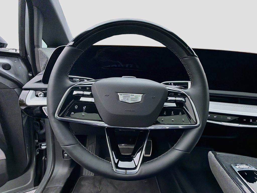Certified 2025 Cadillac Optiq Luxury 2 AWD/4WD image 11