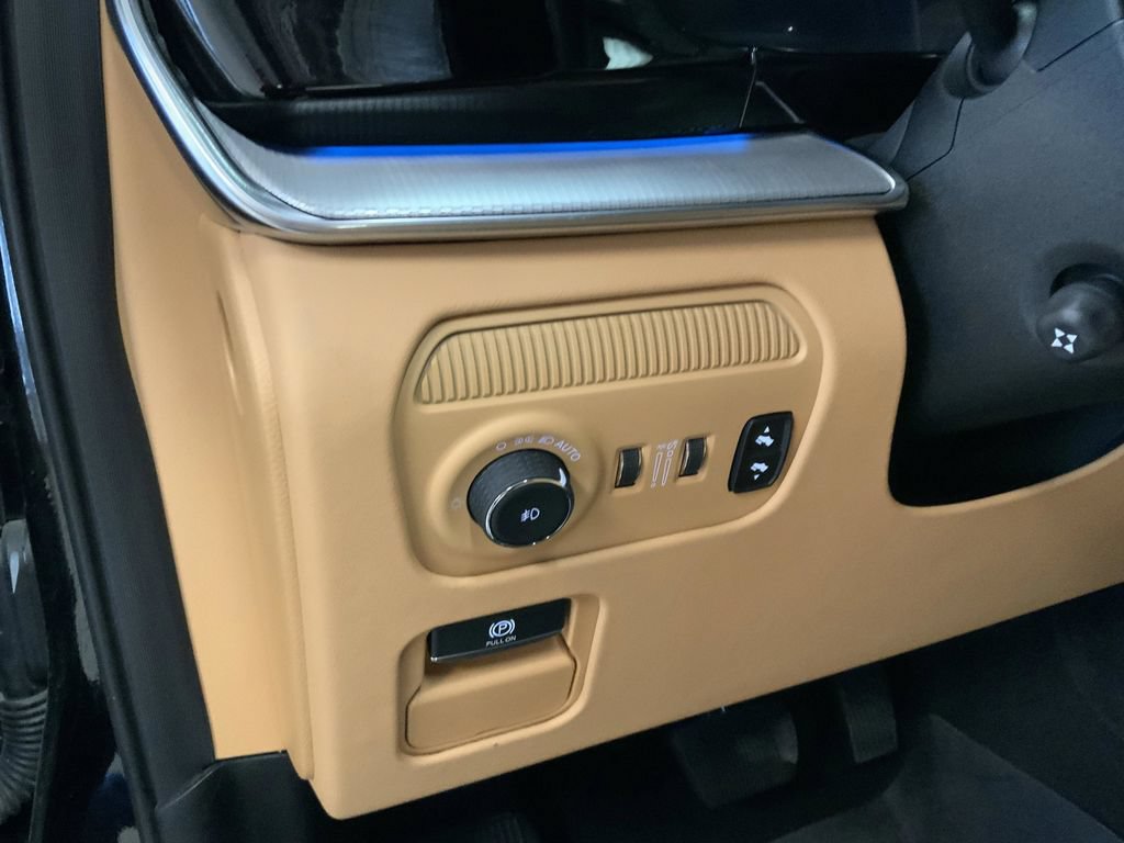 Used 2023 Jeep Grand Wagoneer L Series III w/ Rear Seat Video Group 1 AWD/4WD image 18