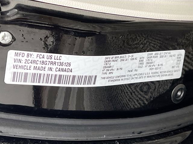 Used 2024 Chrysler Pacifica Touring-L FWD image 29