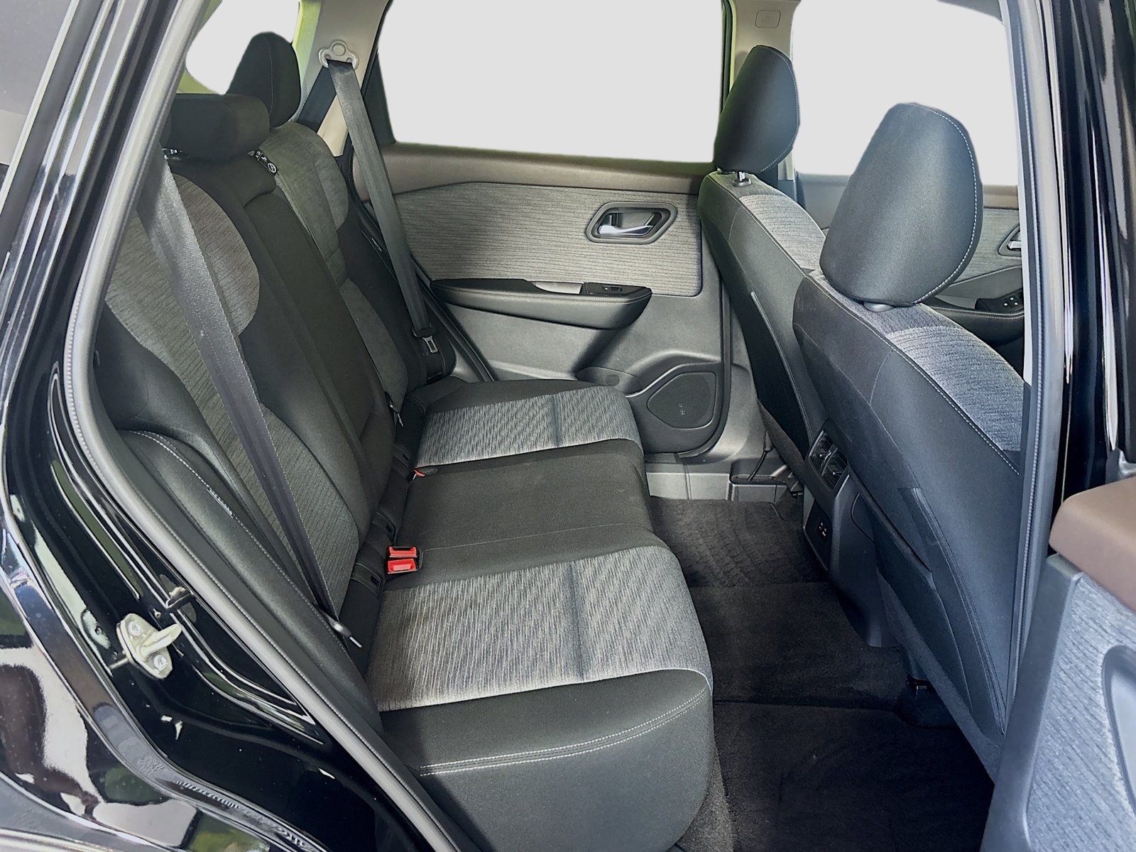 Used 2023 Nissan Rogue SV AWD/4WD image 25