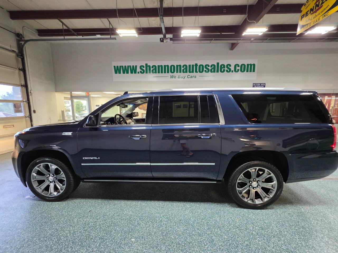 Used 2017 GMC Yukon XL Denali w/ Open Road Package AWD/4WD image 11