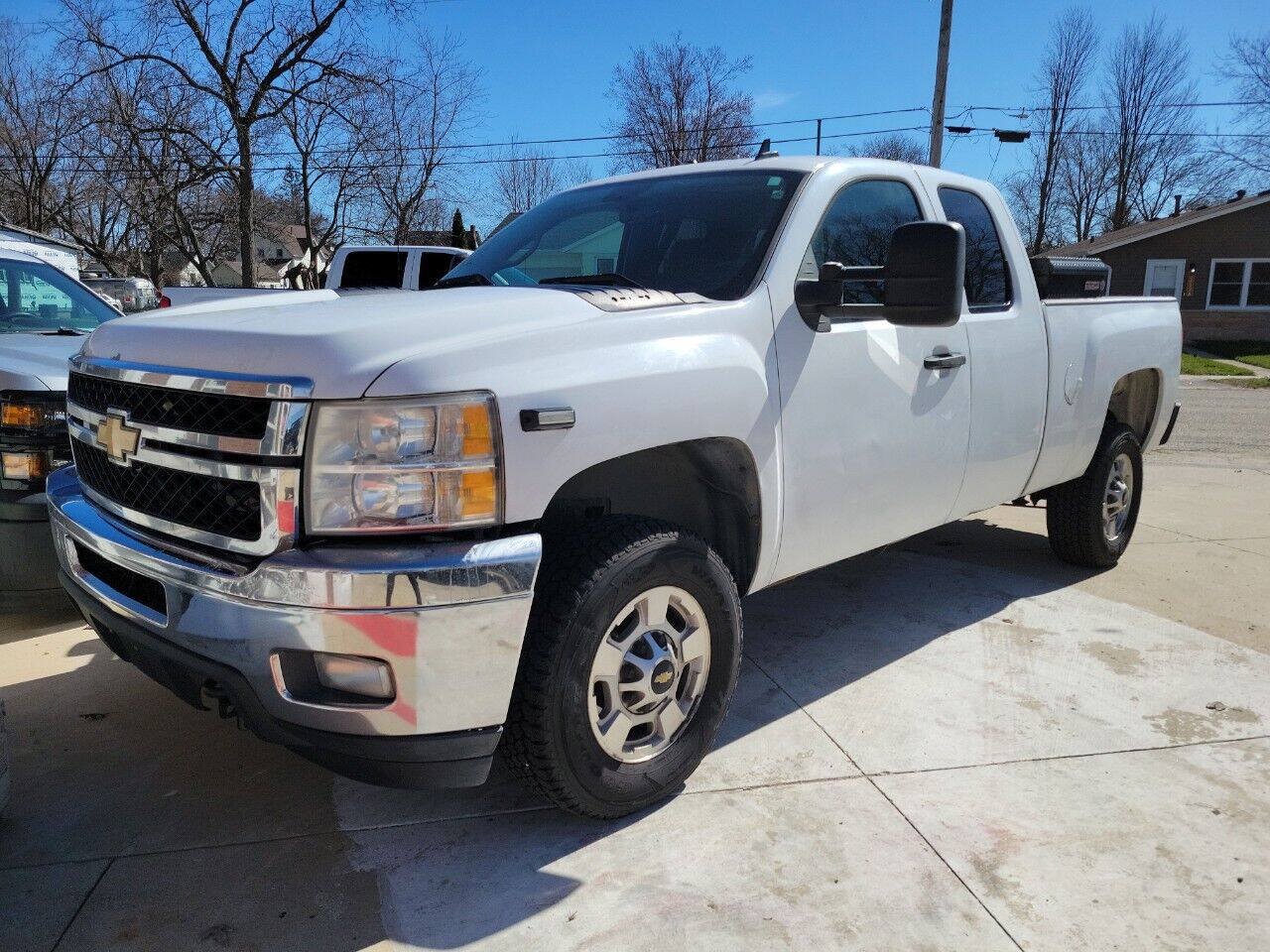 Used 2013 Chevrolet Silverado 2500 LT w/ Interior Plus Package AWD/4WD image 2