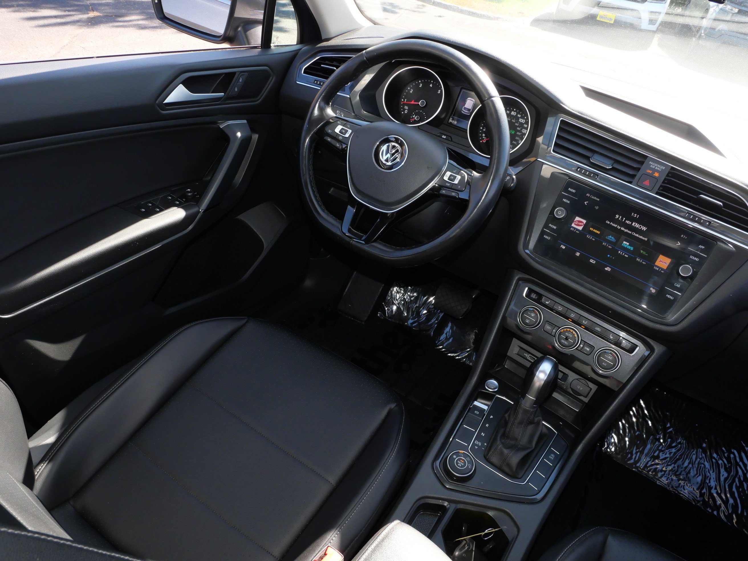 Used 2019 Volkswagen Tiguan SE w/ Panoramic Sunroof Package AWD/4WD image 9
