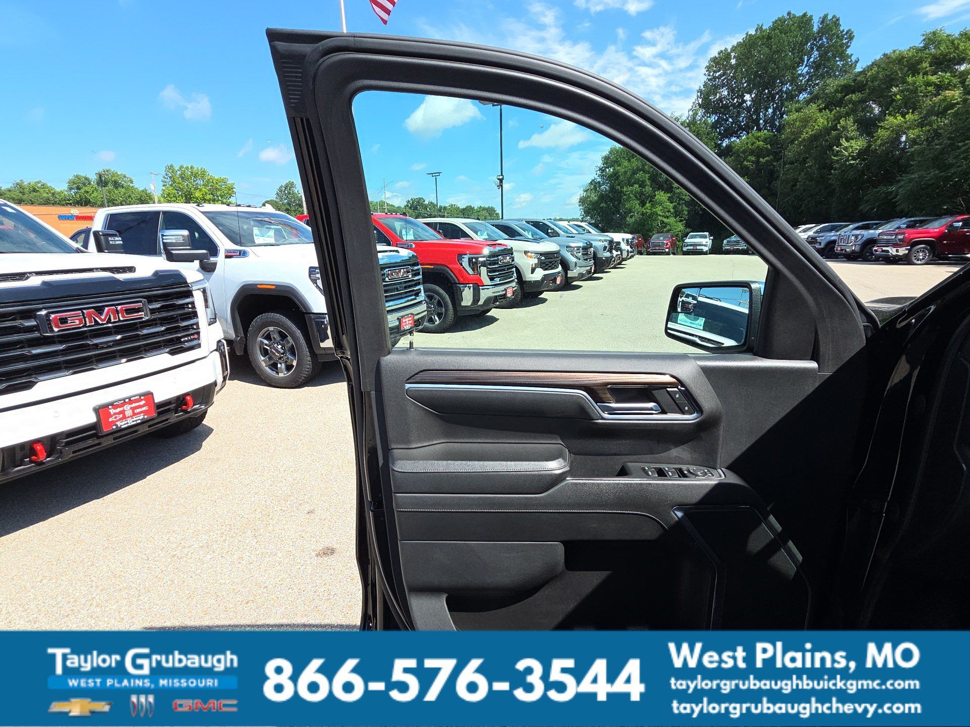 Used 2023 Chevrolet Silverado 1500 LT w/ Protection Package AWD/4WD image 13