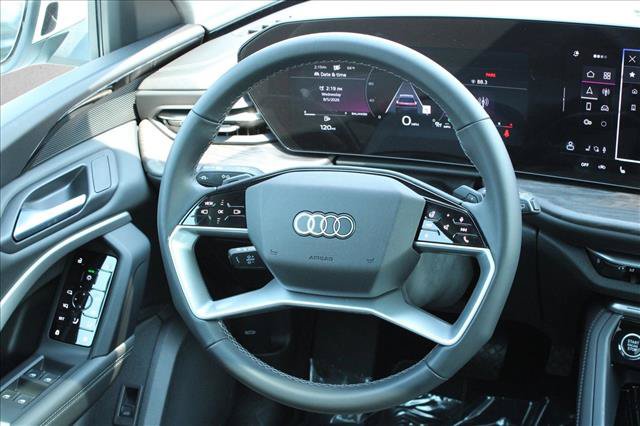 Used 2025 Audi Q5 Premium w/ Convenience Package AWD/4WD image 22