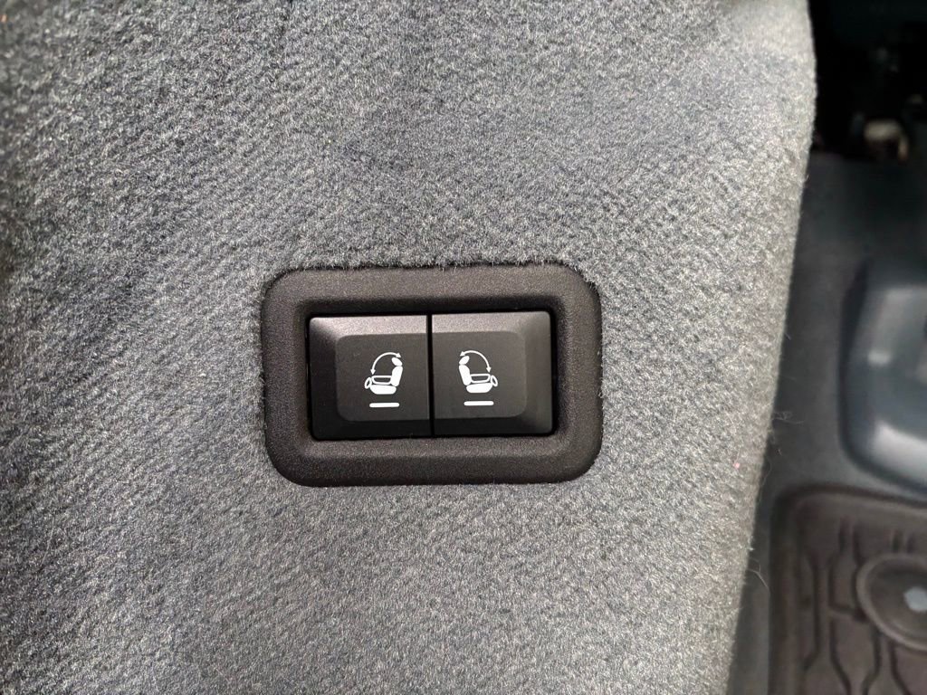 Used 2022 Jeep Grand Wagoneer Series III w/ Rear Seat Video Group 1 image 25