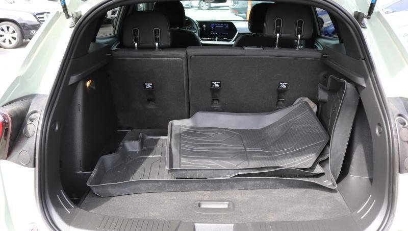 Used 2024 Chevrolet Trax RS FWD image 17
