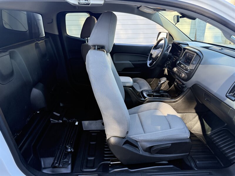 Used 2022 Chevrolet Colorado W/T RWD image 16