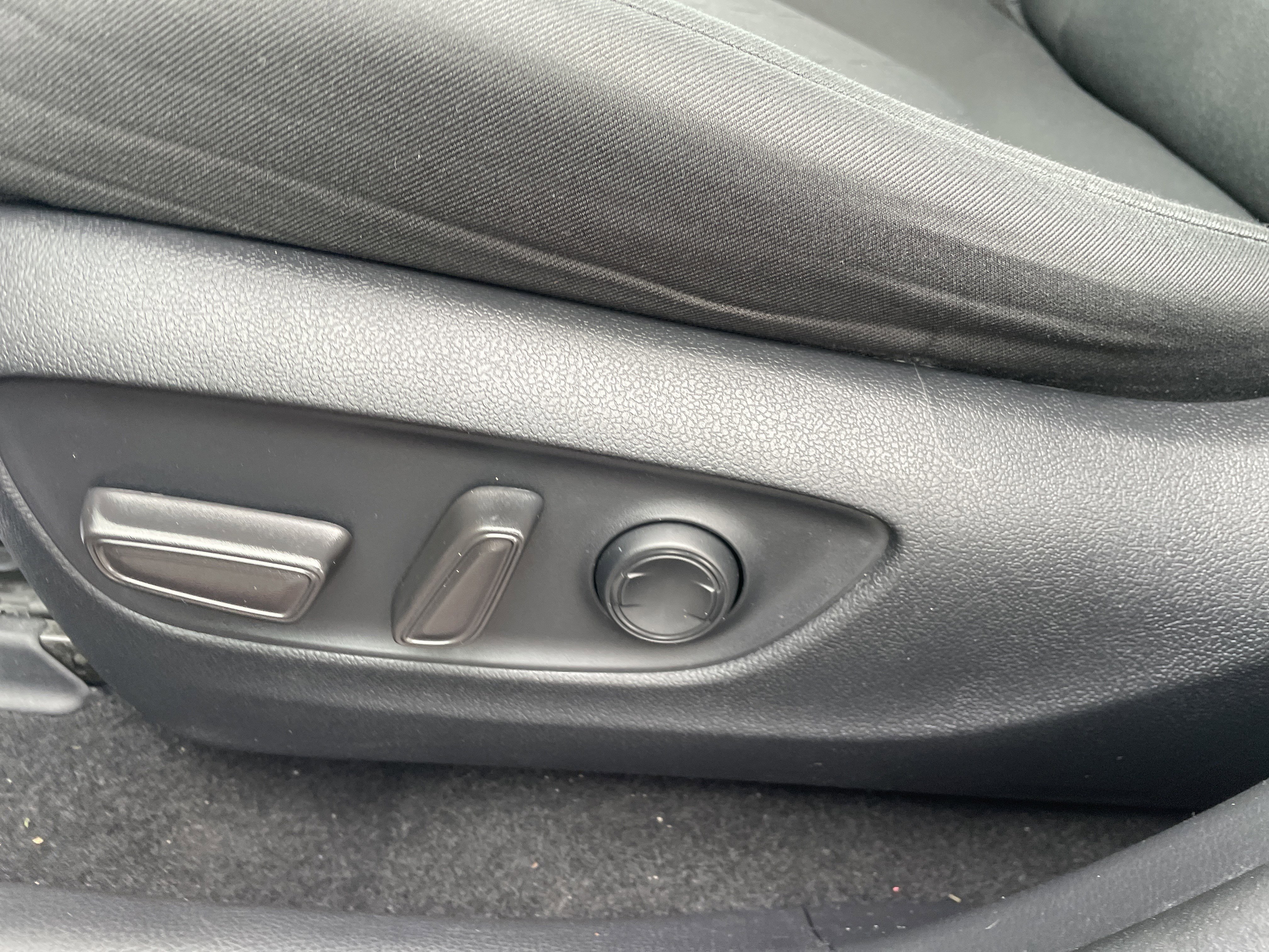 Used 2021 Toyota RAV4 XLE image 34