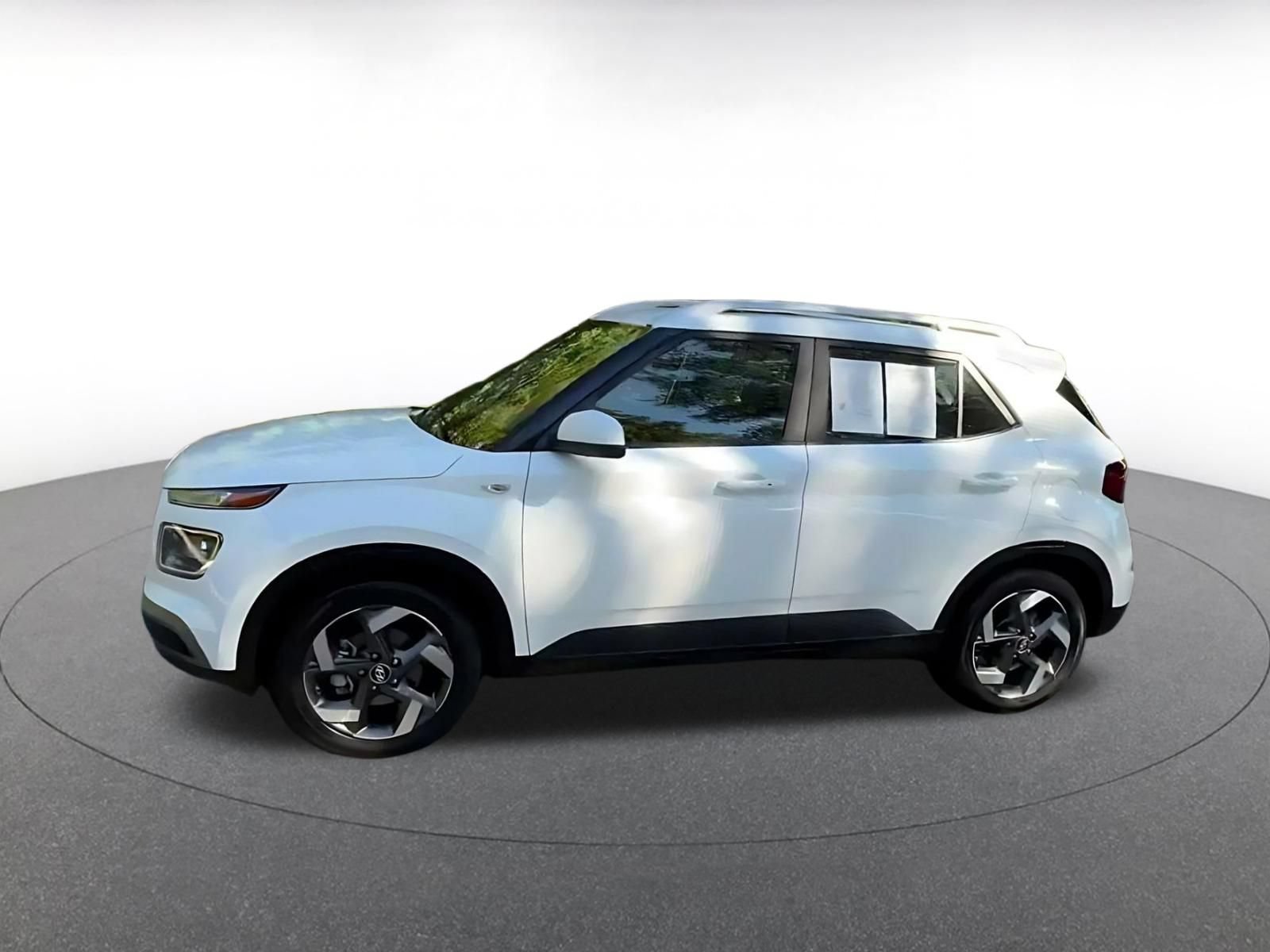 Used 2026 Hyundai Venue SEL FWD image 6