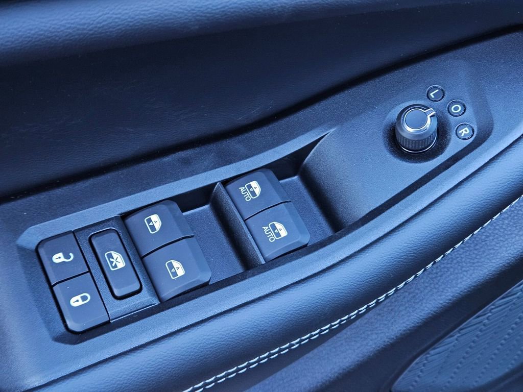 New 2025 Jeep Grand Cherokee Altitude image 17