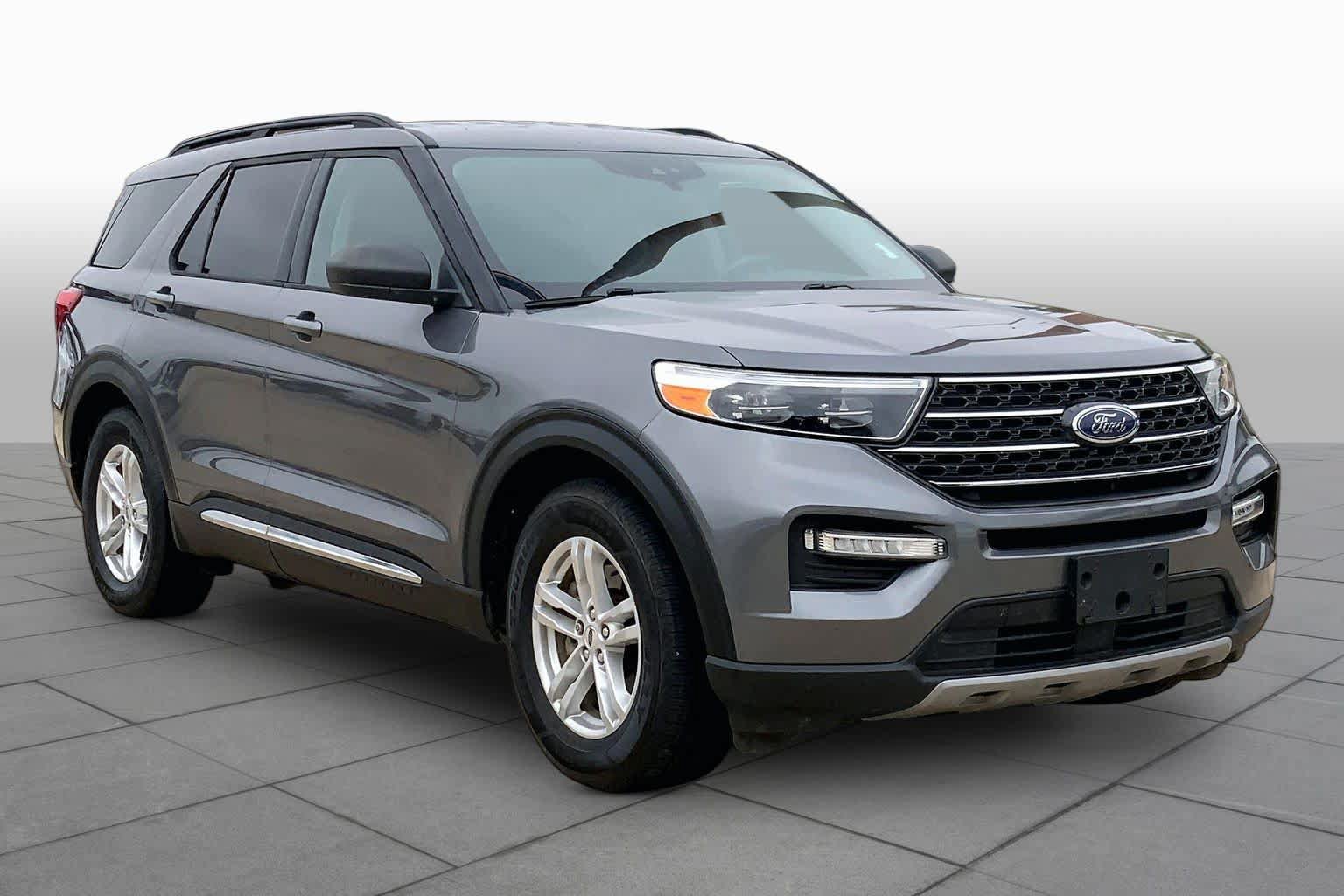 Used 2021 Ford Explorer XLT w/ Equipment Group 202A RWD image 3