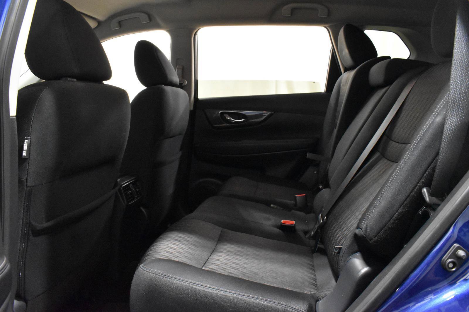 Used 2019 Nissan Rogue S image 5