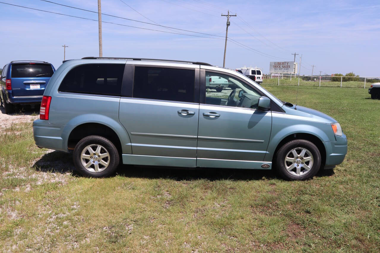 Used 2008 Chrysler Town & Country Touring image 14