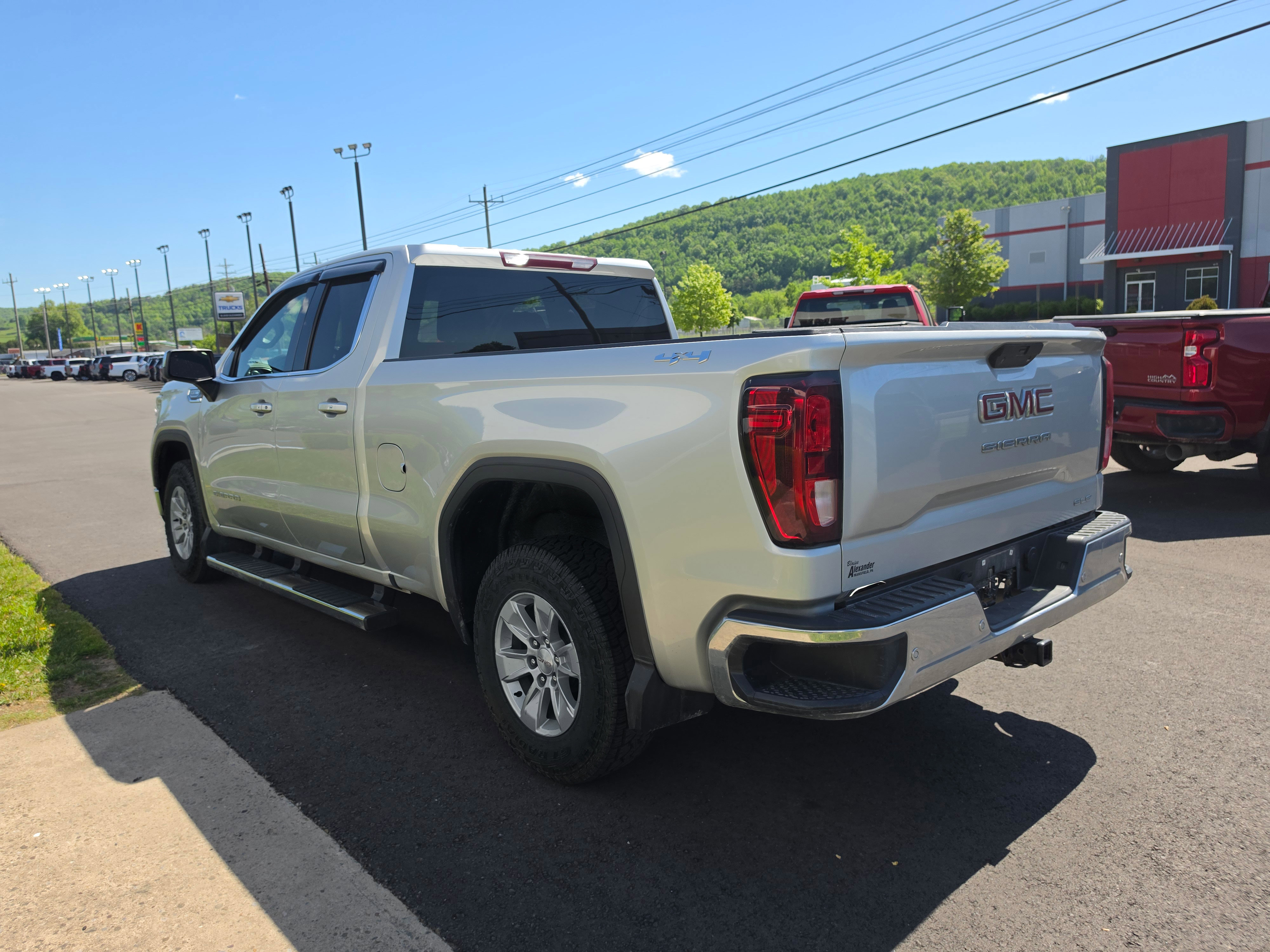 Used 2021 GMC Sierra 1500 SLE w/ Driver Alert Package I AWD/4WD image 6