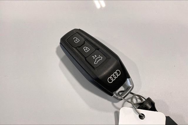 Used 2025 Audi Q6 e-tron Premium Plus w/ Premium Plus image 11