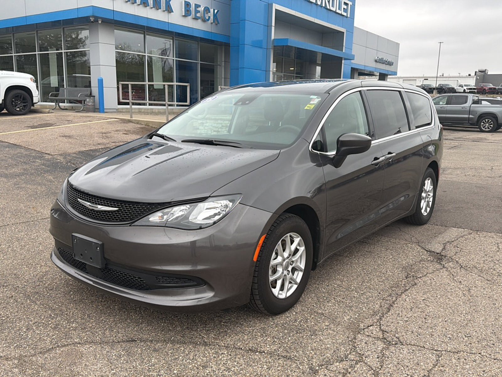 Used 2023 Chrysler Voyager LX FWD image 1