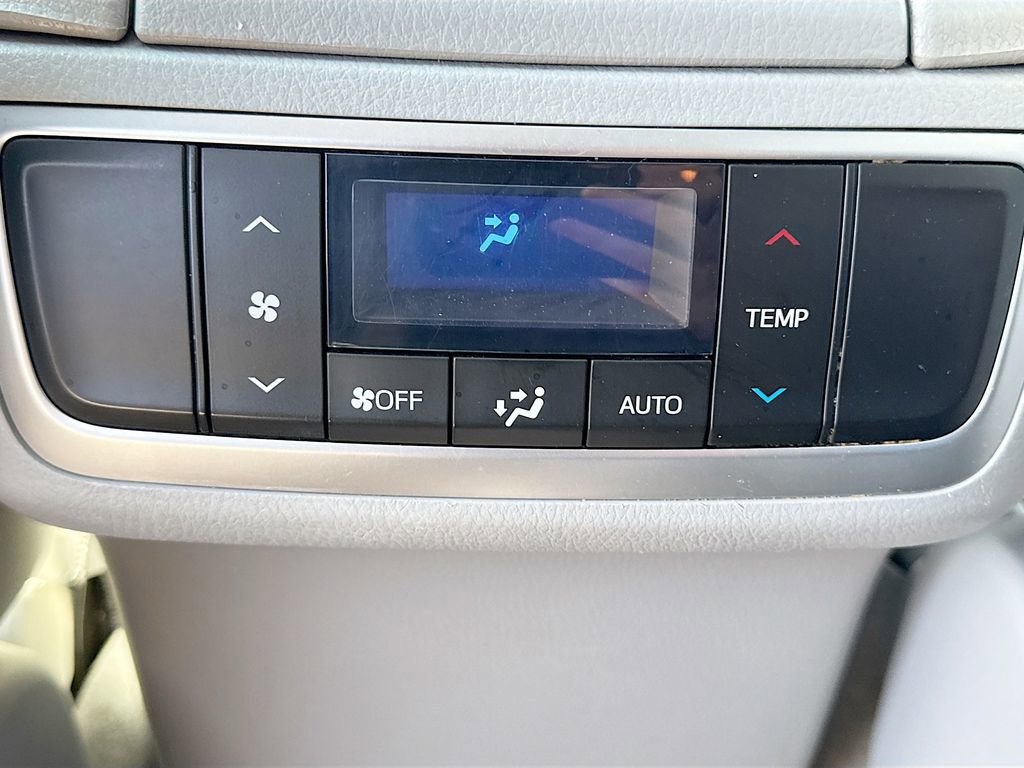 Used 2018 Toyota Highlander XLE AWD/4WD image 25