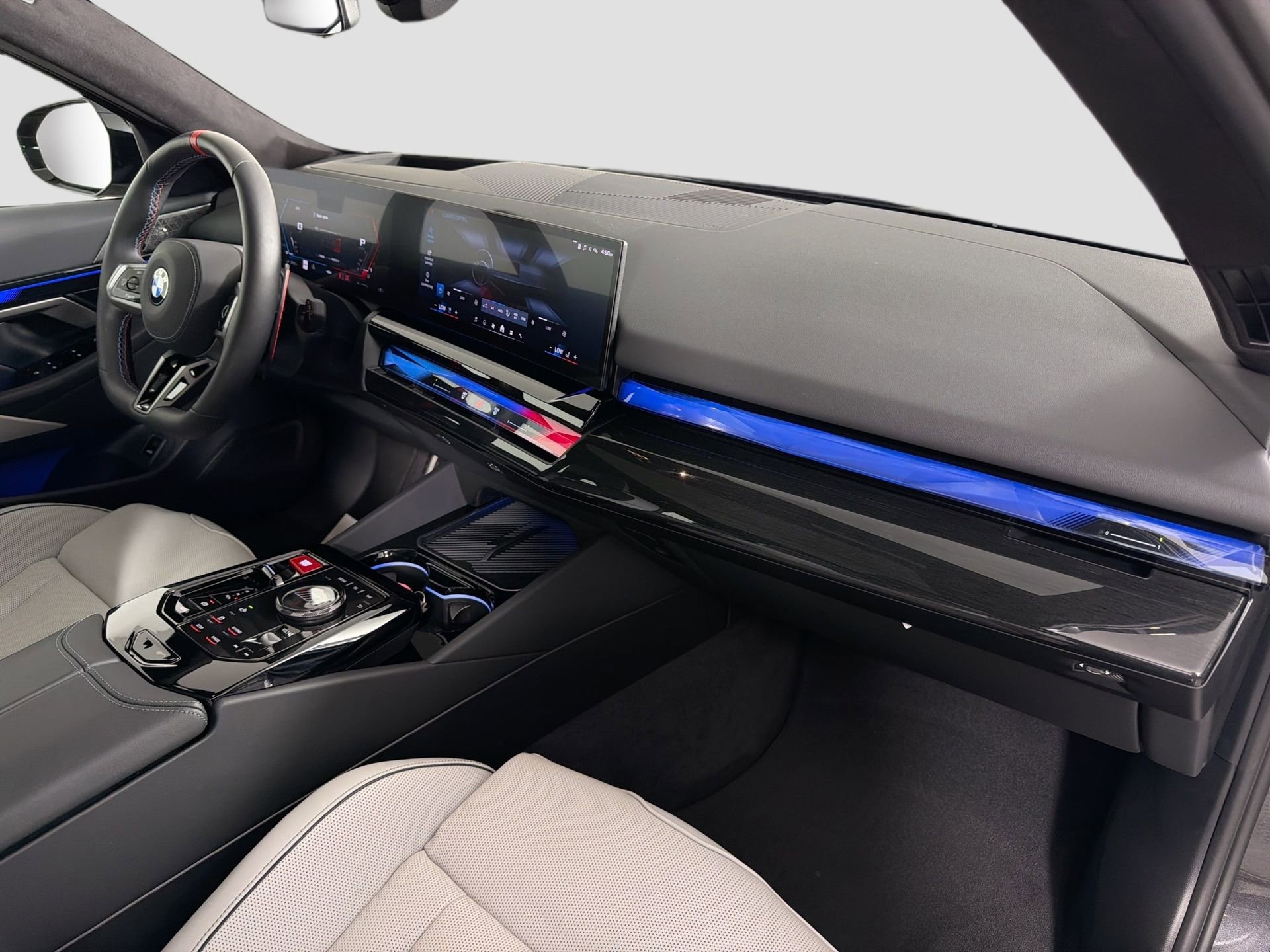 Used 2025 BMW M5 Touring image 32