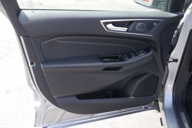 Used 2020 Ford Edge Titanium AWD/4WD image 13