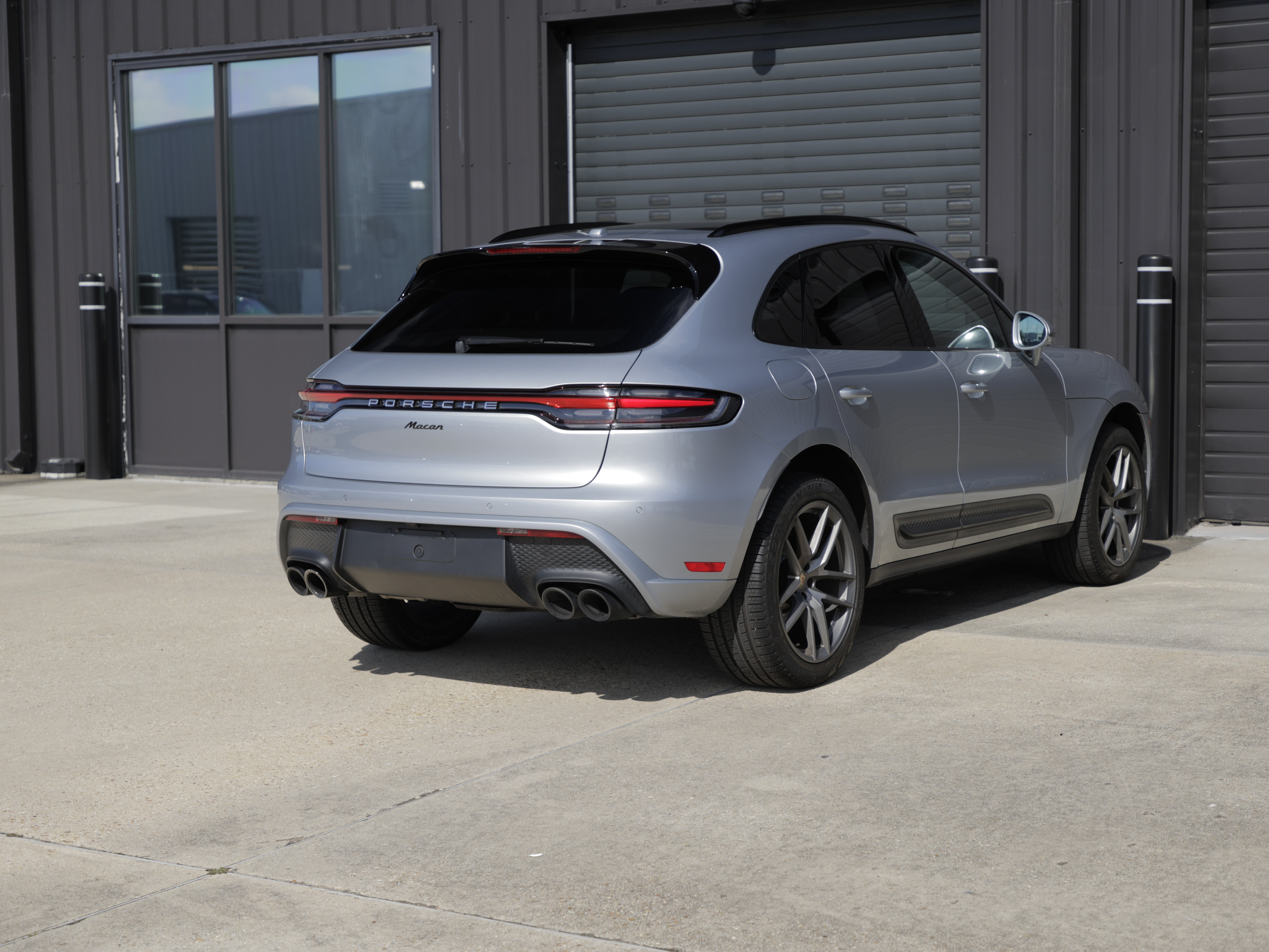 Certified 2023 Porsche Macan Turbo AWD/4WD image 5