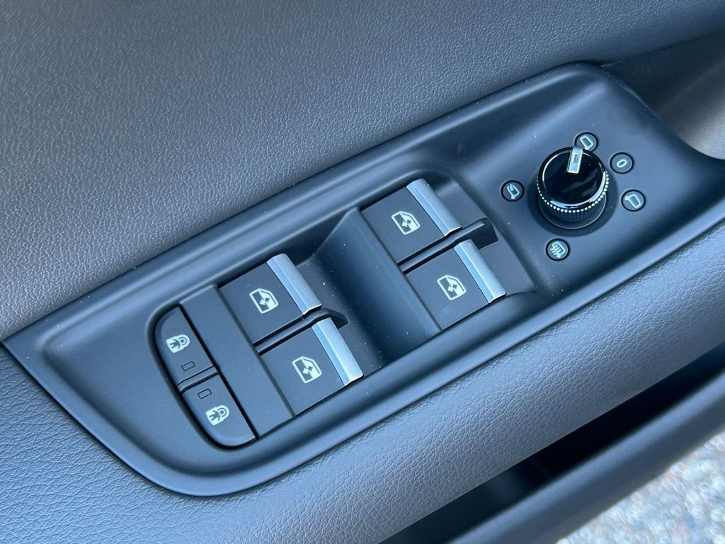 New 2025 Audi Q8 Premium image 76