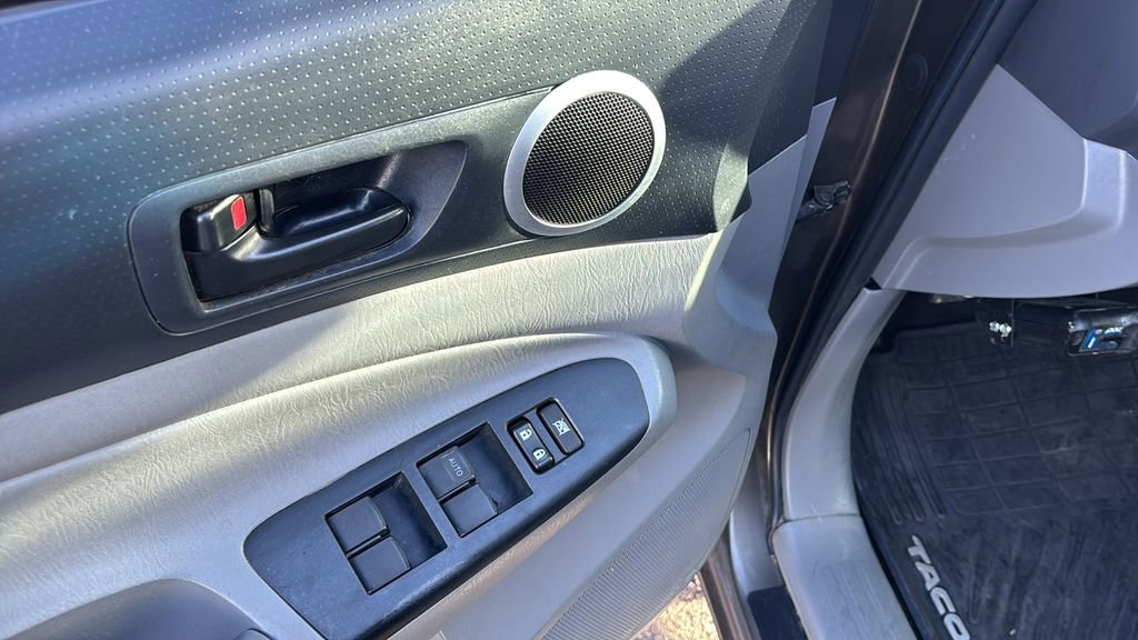 Used 2015 Toyota Tacoma Base image 14