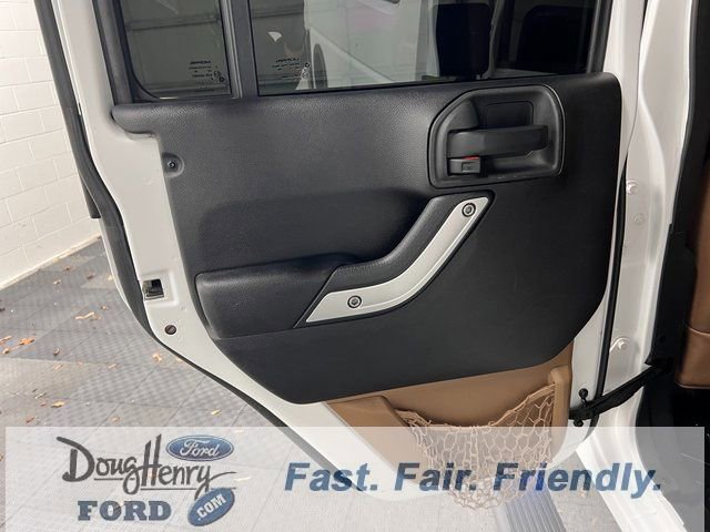 Used 2014 Jeep Wrangler Unlimited Sahara w/ Dual Top Group image 29