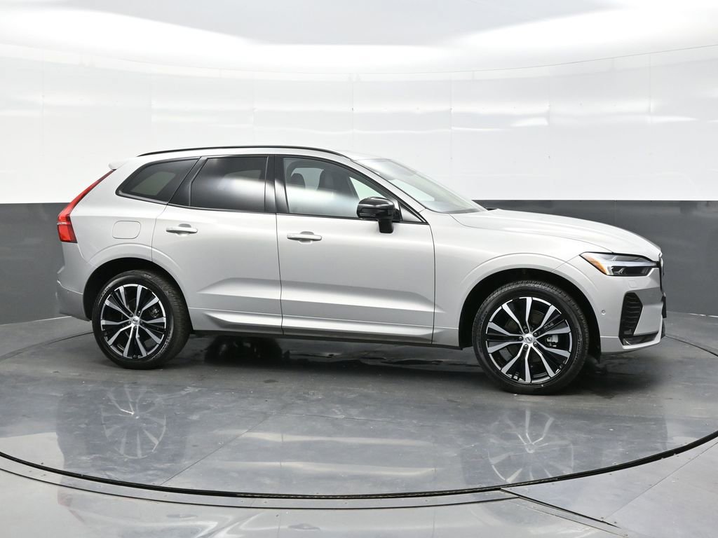 Used 2025 Volvo XC60 B5 Plus image 8