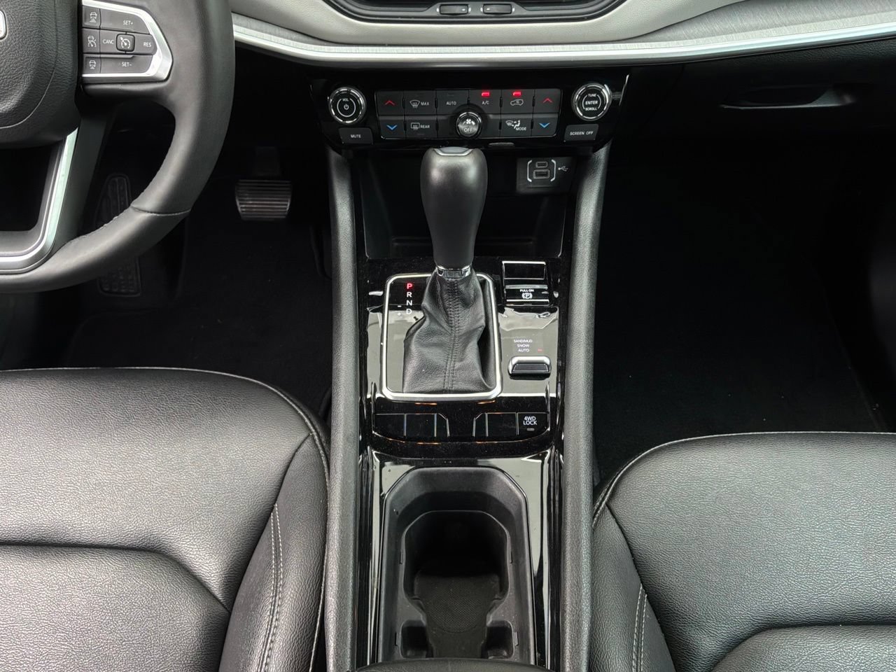 Used 2025 Jeep Compass Limited AWD/4WD image 15