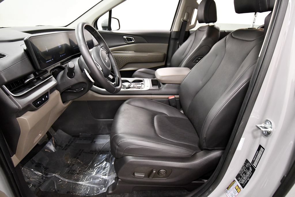 Certified 2026 Kia Carnival EX FWD image 14