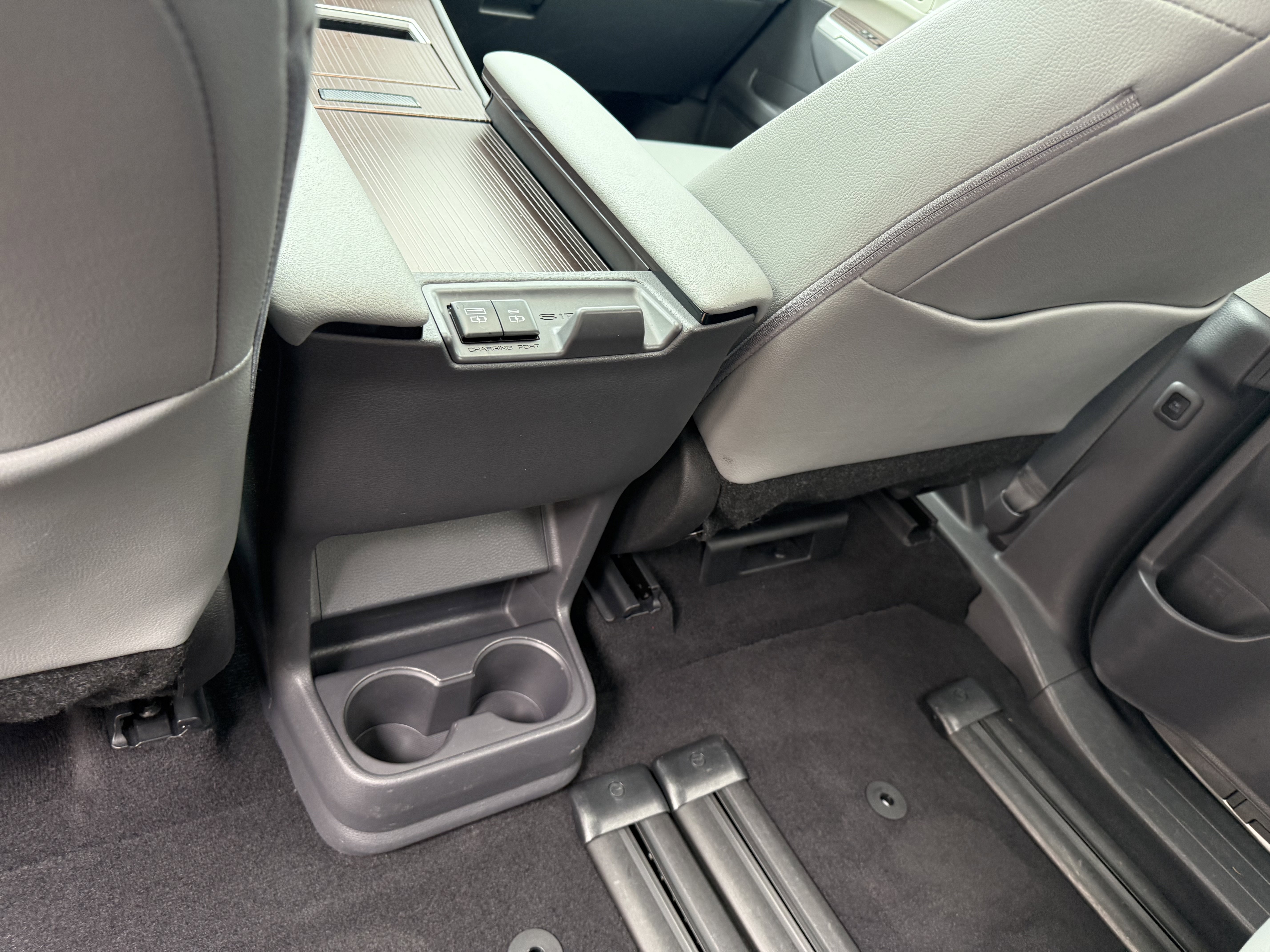 Certified 2023 Toyota Sienna XLE FWD image 35