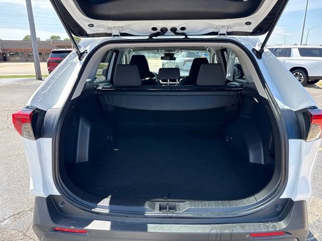 Used 2025 Toyota RAV4 XLE AWD/4WD image 18
